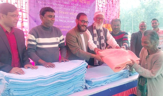 নাগেশ্বরীতে শীতার্তদের শীতবস্ত্র বিতরণ