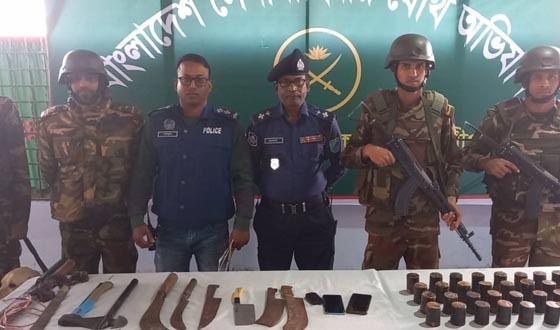 মাদারীপুরে অস্ত্র ও গোলাবারুদ উদ্ধার