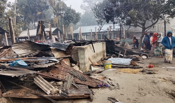 রাজারহাটে ভয়াবহ অগ্নিকাণ্ড,  ৪০ লক্ষ টাকার ক্ষয়ক্ষতি