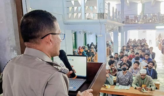 চাঁদপুরে শিক্ষার্থীদের নিয়ে গণভোটের বিষয়াবলী সভা