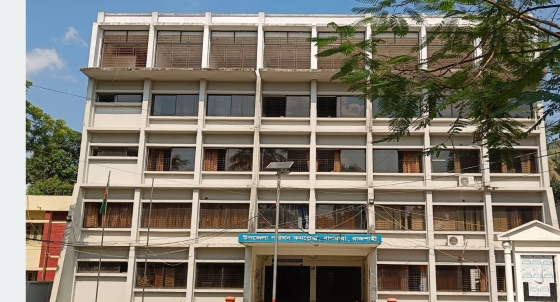 বাগমারায় প্রশাসনিক কার্যক্রম স্বাভাবিক রাখতে  কাজ করছে প্রশাসন