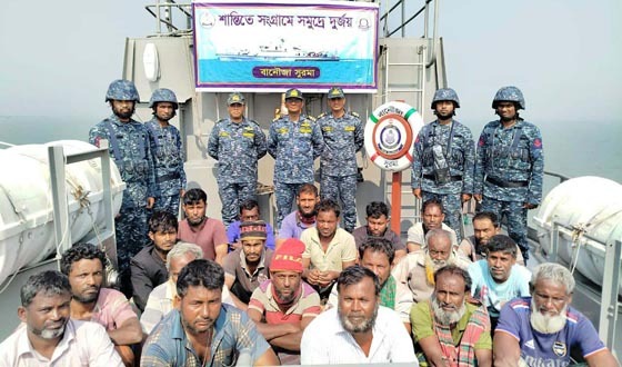 নৌবাহিনীর তৎপরতায় সমুদ্রে ২০ জেলেসহ বোট উদ্ধার