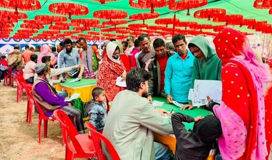 হিলিতে ফ্রি মেডিকেল ক্যাম্প অনুষ্ঠিত
