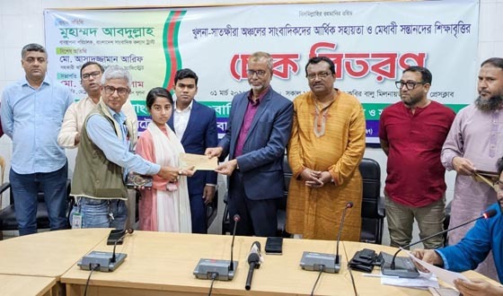 খুলনায় কল্যাণ ট্রাস্টের অনুদান সহায়তা ও শিক্ষাবৃত্তির চেক বিতরণ