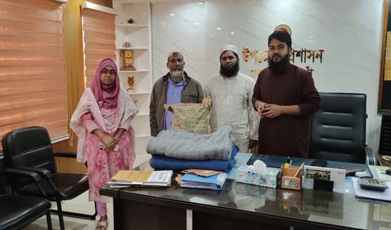 পোরশায় আগ্নিকান্ডে ক্ষতিগ্রস্ত পরিবারকে প্রশাসনের সহায়তা প্রদান