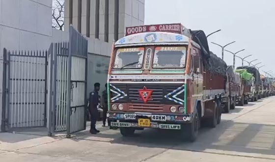 বেনাপোলে বন্দর দিয়ে দু-দেশের মধ্যে আমদানি-রপ্তানি বন্ধ