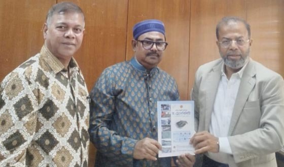 প্রতিমন্ত্রী ড. লায়ন ফরিদকে ফোয়াব'র প্রকাশনা গ্রন্থ হস্তান্তর