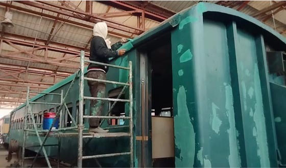 সৈয়দপুর রেলওয়ে কারখানায় নতুন ১১২ কোচ তৈরিতে ব্যস্ত শ্রমিকরা