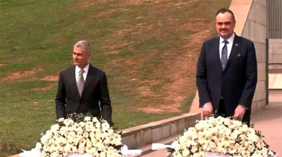 জিয়াউর রহমান ও খালেদা জিয়ার কবরে শ্রদ্ধা জানালেন পল কাপুর