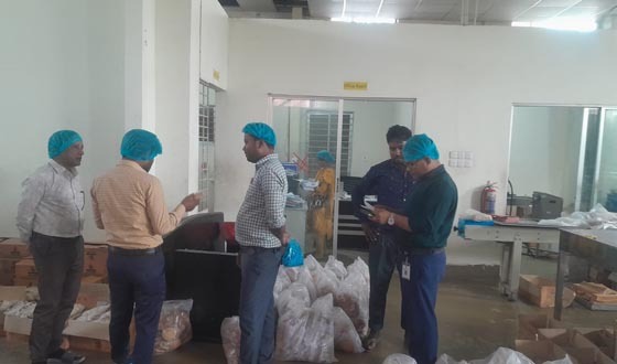 গাইবান্ধায় নোংড়া পরিবেশে খাদ্য উৎপাদন করায় জরিমানা