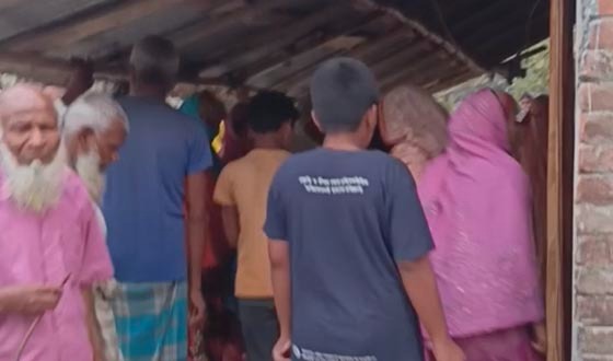 তানোরে অটোভ্যানের ধাক্কায় ৫ বছরের শিশু নিহত, চালক আহত