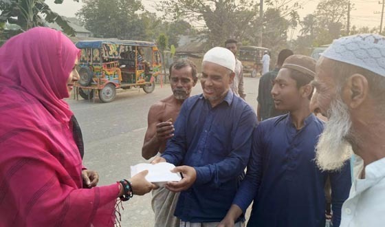 গফরগাঁওয়ে পথচারী ও সুবিধাবঞ্চিত মানুষদের ইফতার বিতরণ