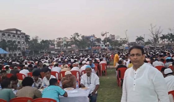 ১১ হাজার মুসল্লীকে ইফতার করালেন এমপি খোকন তালুকদার