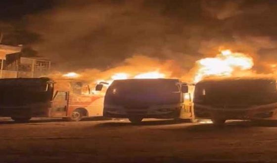 ঝিনাইদহ টার্মিনালে ৩টি বাসে আগুন