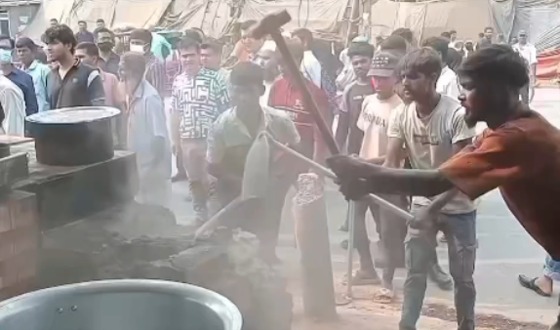 ফুলবাড়ীতে অবৈধ্যস্থাপনা গুড়িয়ে দিলো প্রশাসন