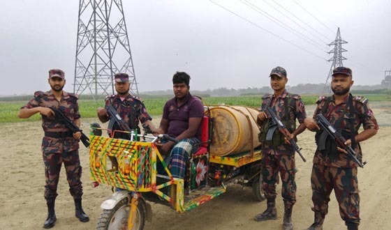 জ্বালানি তেলের পাচার রোধে কঠোর নজরদারিতে বিজিবি