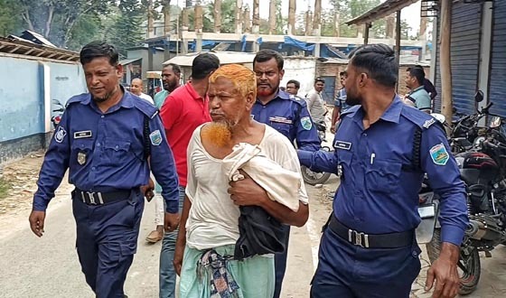 পুলিশের সহায়তায় বাড়িতে হামলা, ভাঙচুর ও লুটপাটের অভিযোগ