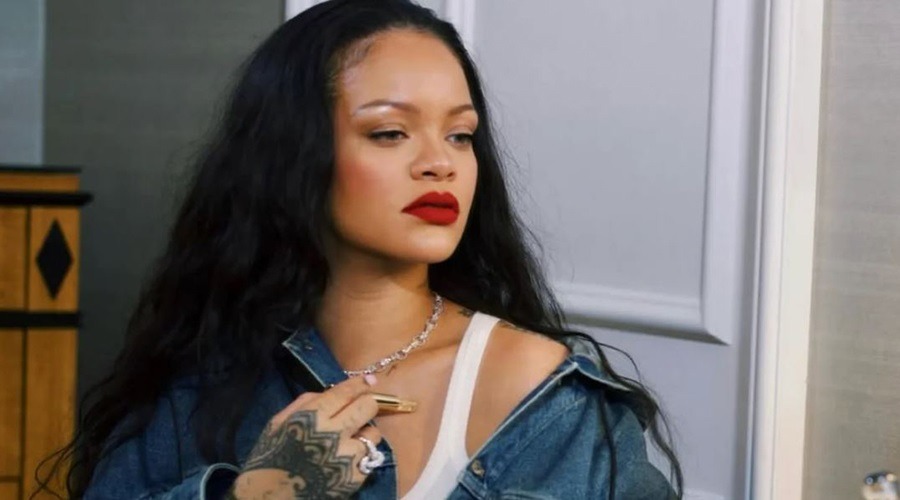 রিহানার বাড়িতে ১০ রাউন্ড গুলিবর্ষণ