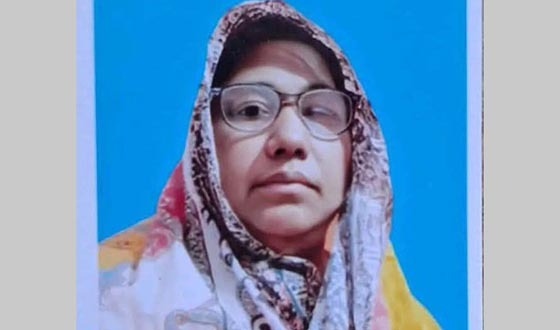 বরিশাল নগরীতে কাভার্ড ভ্যানের চাঁপায় নারী নিহত