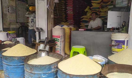 আমদানি বাড়লেও হিলিতে চালের দাম বেড়েছে কেজিতে ২-৩ টাকা