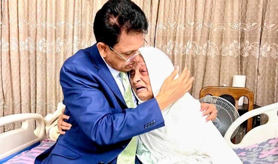 মায়ের প্রতি শ্রদ্ধার এক উজ্জ্বল দৃষ্টান্ত