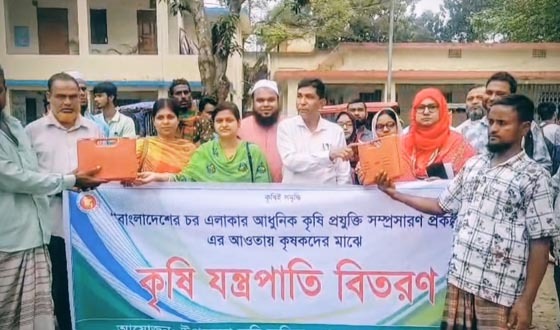 শেরপুরে কৃষকদের মাঝে আধুনিক কৃষি যন্ত্রপাতি বিতরণ