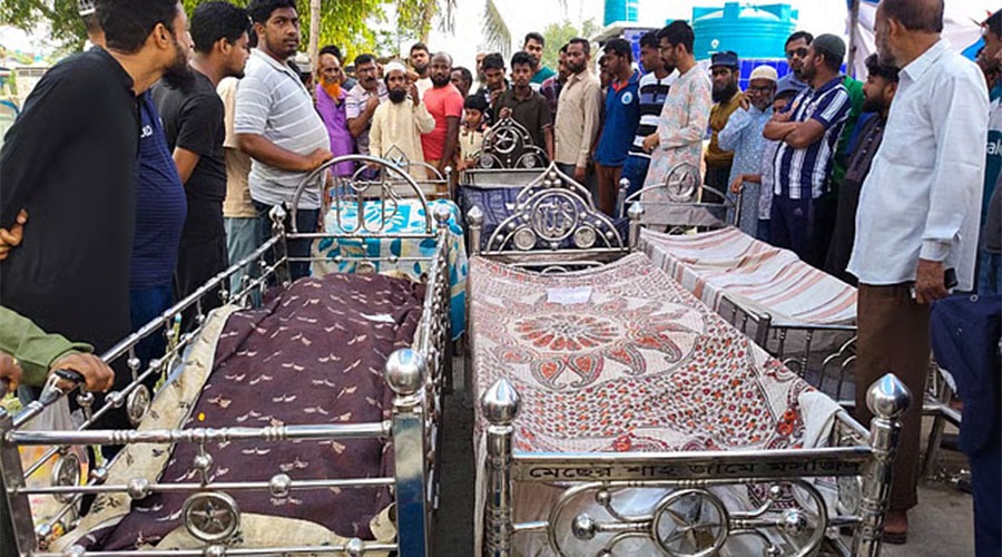 খাটিয়ায় একে একে ৯ মরদেহ, দাফনের অপেক্ষায় স্বজনরা