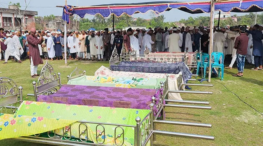 রামপালে দুর্ঘটনা: নিহত বরসহ ৯ জনের দাফন সম্পন্ন