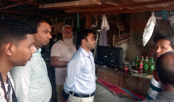 বেশি দামে তেল বিক্রি করায় প্রতিষ্ঠানকে জরিমানা