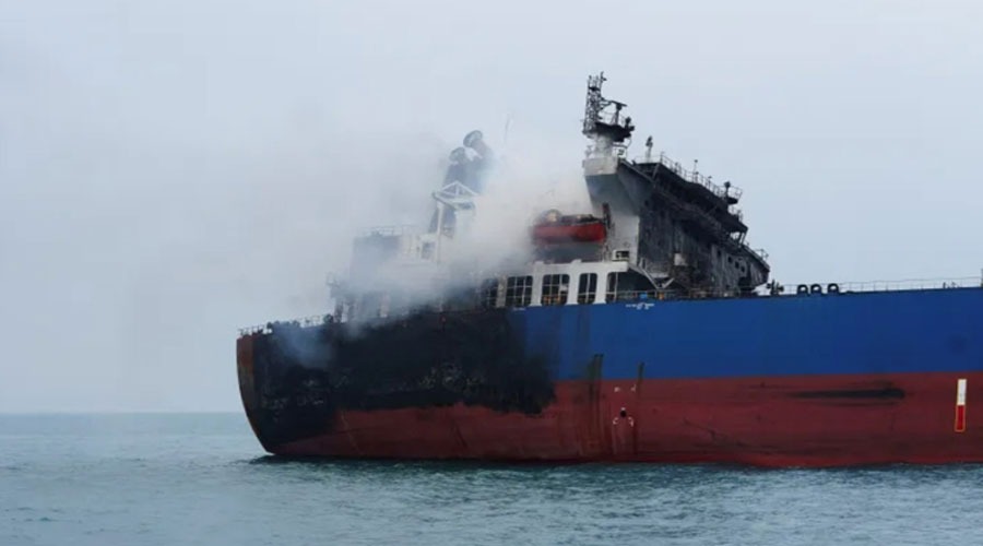 আমিরাতের প্রধান বন্দরের কাছে তেলবাহী ট্যাঙ্কার জাহাজে হামলা