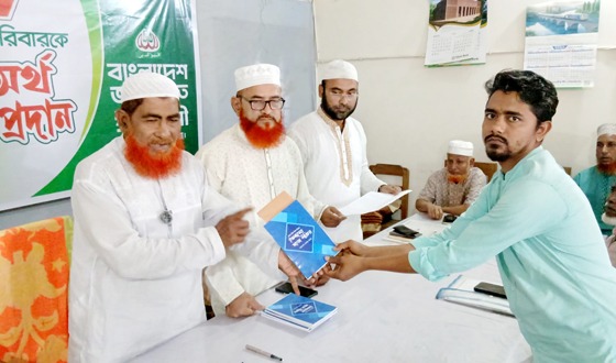 জুলাই শহিদ পরিবারকে আর্থিক সহযোগিতা দিল জামায়াত