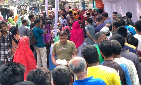 রাজশাহীতে ৫ টাকায় ঈদ আনন্দে খুশির হাট