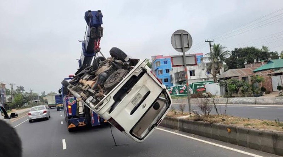 বগুড়ায় মাইক্রোবাস সিলিন্ডার বিস্ফোরণ, চালকসহ গেল ৩ প্রাণ