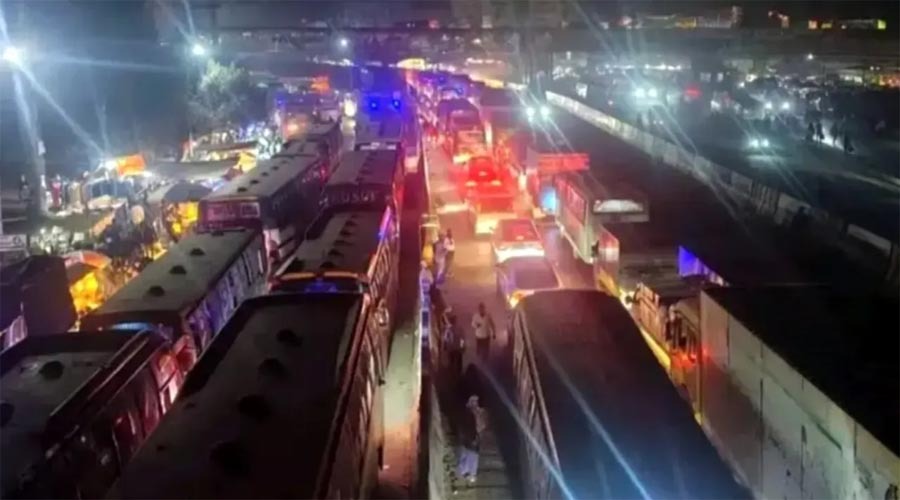 চন্দ্রায় ঈদযাত্রার চাপ, ১২ কিলোমিটারজুড়ে যানজট, ভোগান্তিতে যাত্রীরা