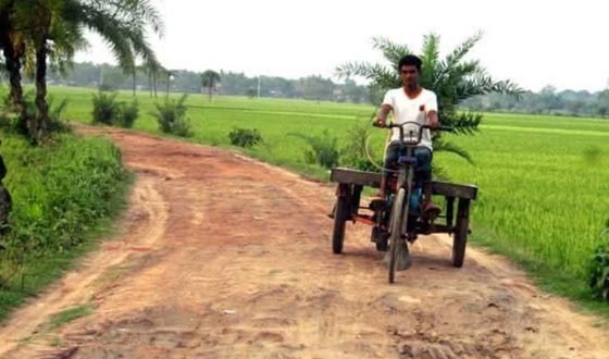 বংকিরা গ্রামে ৩২ বছর পর সড়কের নির্মাণ হচ্ছে