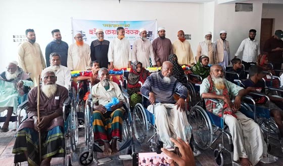 গোমস্তাপুরে ২০ প্রতিবন্ধী পেল হুইল চেয়ার