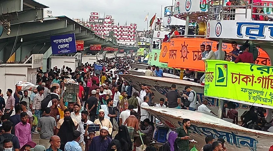 ঈদ যাত্রা: সদরঘাটে ঘরমুখো মানুষের ভিড়