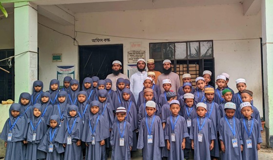 সেনবাগে ৭০জন মাদরাসা ছাত্রকে পোষাক উপহার