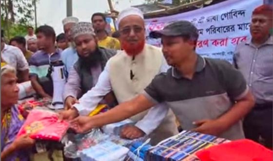 পলাশবাড়ীতে দরিদ্র-অসহায়দের ঈদ উপহার শাড়ী ও লুঙ্গি বিতরণ