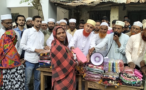 বাগমারায় ঈদ উপহার বিতরণ করলেন এমপি ডা. আব্দুল বারী