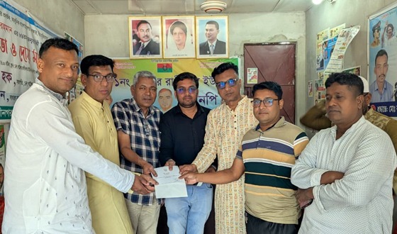 হেলমেট বাহিনীর হামলার শিকার ৩যুবদল নেতাকে প্রধানমন্ত্রীর উপহার