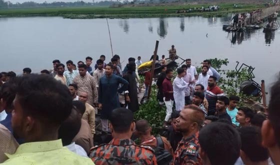 দেওয়ানগঞ্জে ভাসমান সেতু উল্টে পানিতে ডুবে ভাই-বোনসহ ৪ জনের মৃত্যু