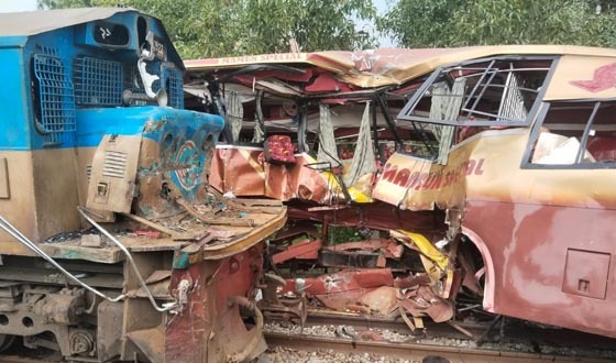 কুমিল্লায় যাত্রীবাহী বাসে ট্রেনের ধাক্কা, নিহত ১২ জনের পরিচয় মিলেছে