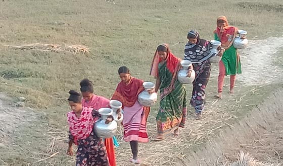 আজ বিশ্ব পানি দিবস, তীব্র খাবার পানির সংকটে ভুগছে কয়রাবাসী