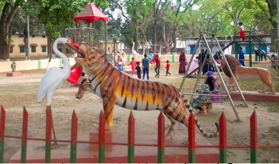 কাহারোলে কয়েকটি স্থানে দর্শনার্থীদের ব্যাপক ভিড়