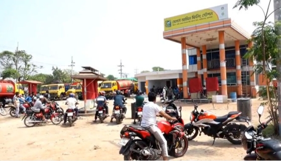 রাজশাহীর অধিকাংশ ফিলিং স্টেশনে তেল বিক্রি বন্ধ