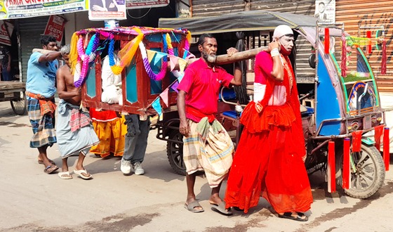 ঐতিহ্যবাহী প্রাচীনবাহন পালকি এখন বিলুপ্ত প্রায়
