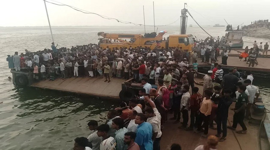 মৃতের সংখ্যা বেড়ে ২৬, পদ্মাপাড়ে স্বজনদের আহাজারি