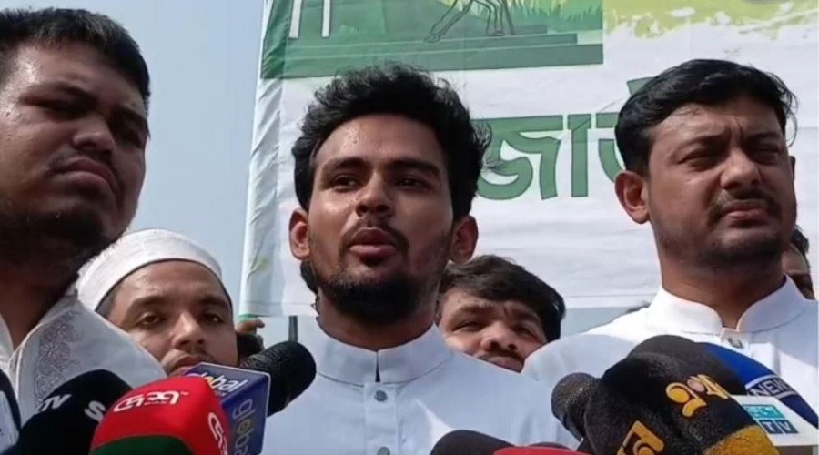 দুই মাসের তেল মজুত কোথায় গেল— প্রশ্ন তুললেন আসিফ মাহমুদ