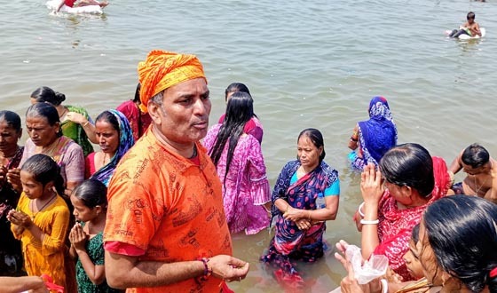 চাঁদপুরে সনাতনী ধর্মাবলম্বীদের ঐতিহ্যবাহী অষ্টমী স্নান উৎসব